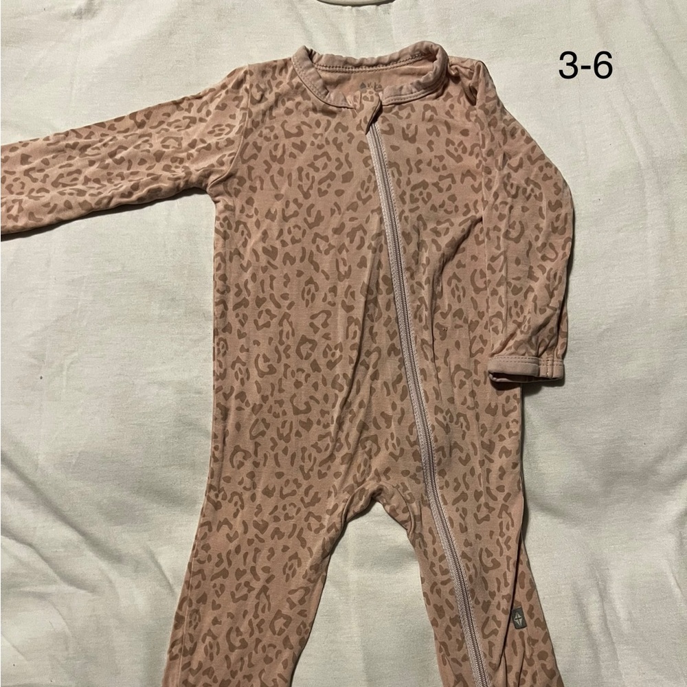 KYTE baby zippered romper